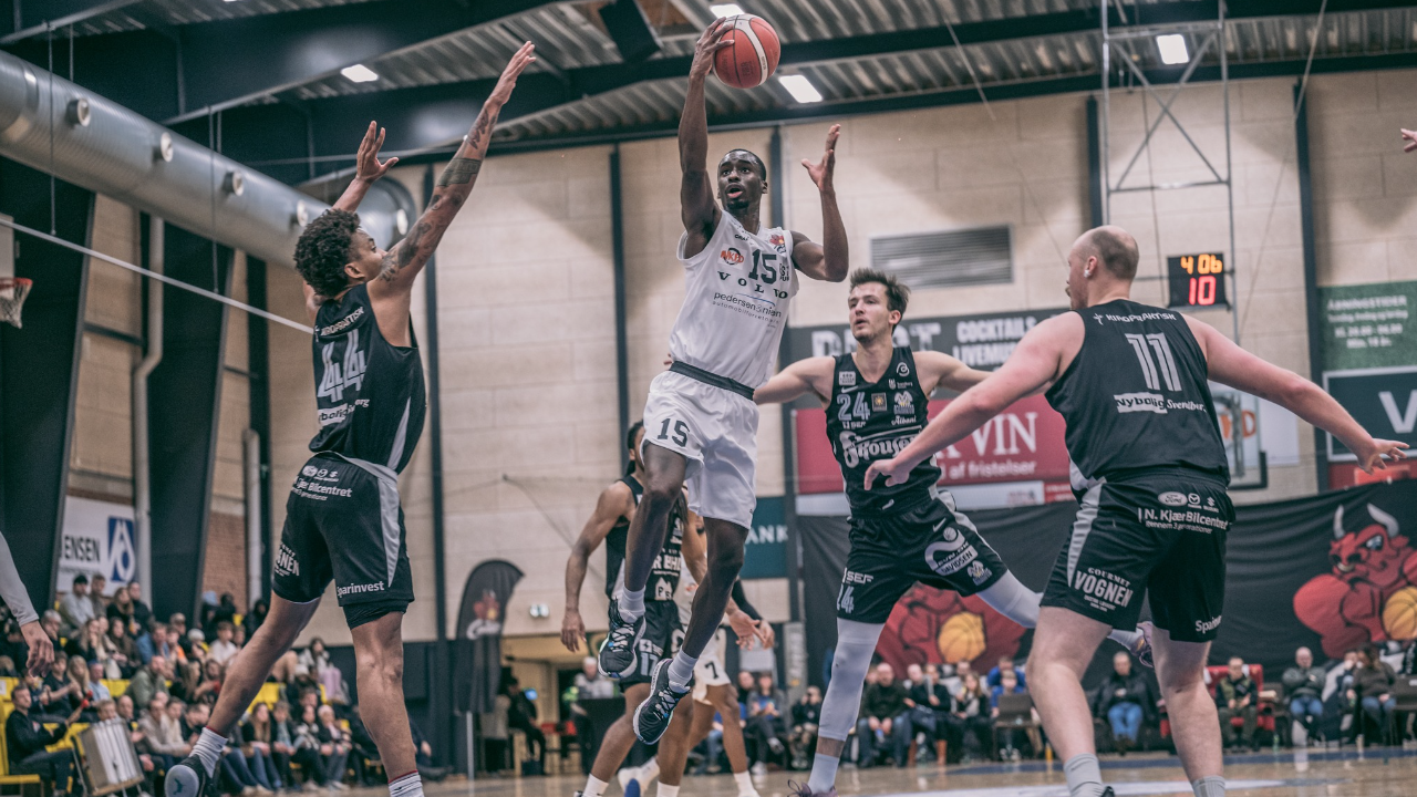 Assistance til Basket og pizza-event med Randers Cimbria i Arena Randers